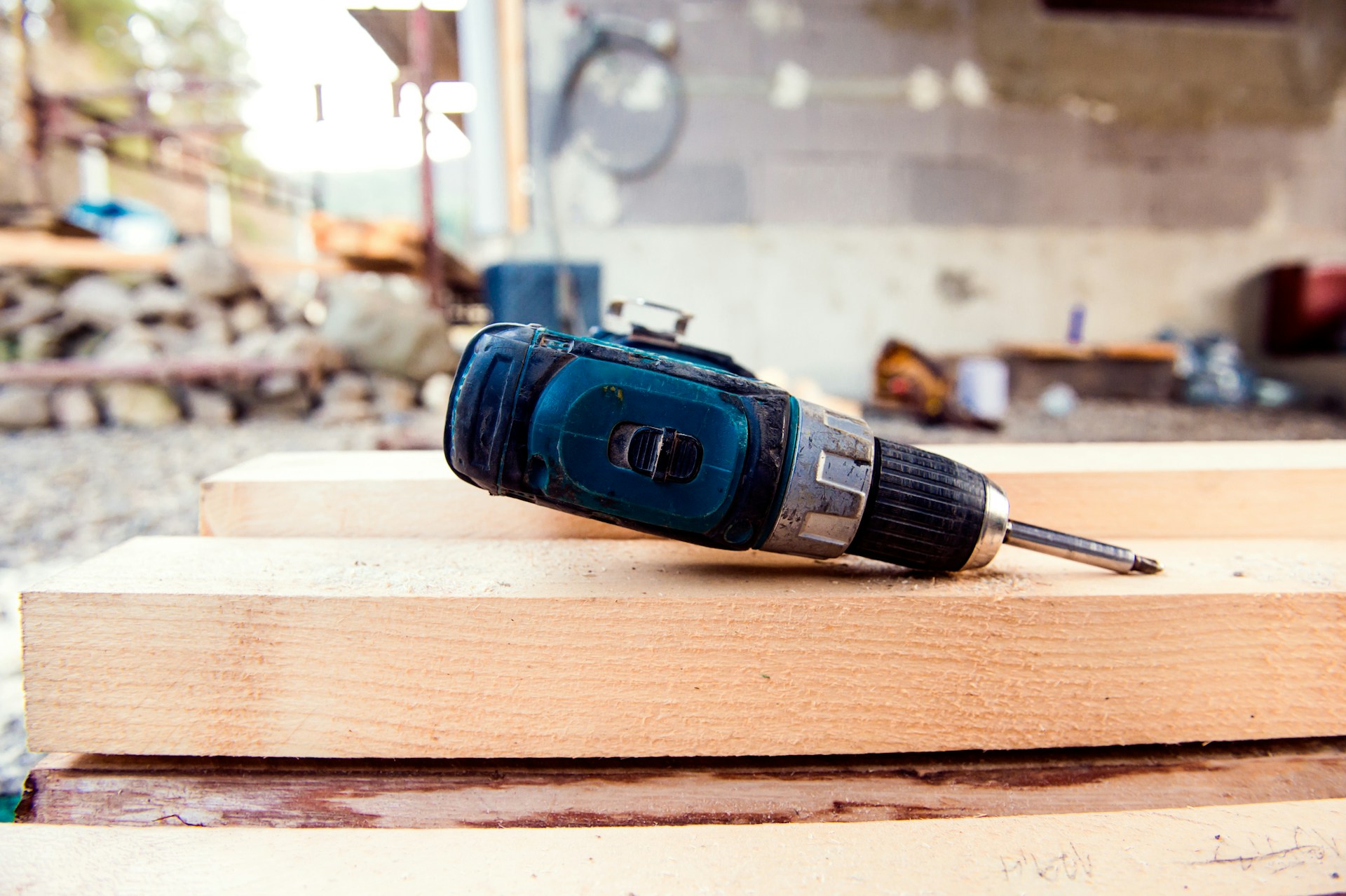 Best Ways to Store House Construction Materials in Cold