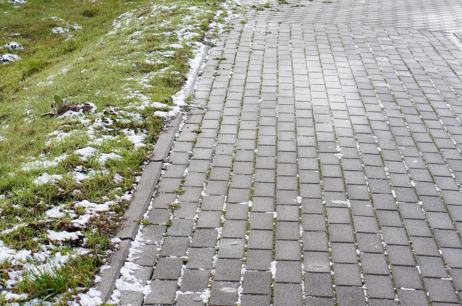 Selecting Garden Landscaping Stone for Ice-Prone Areas