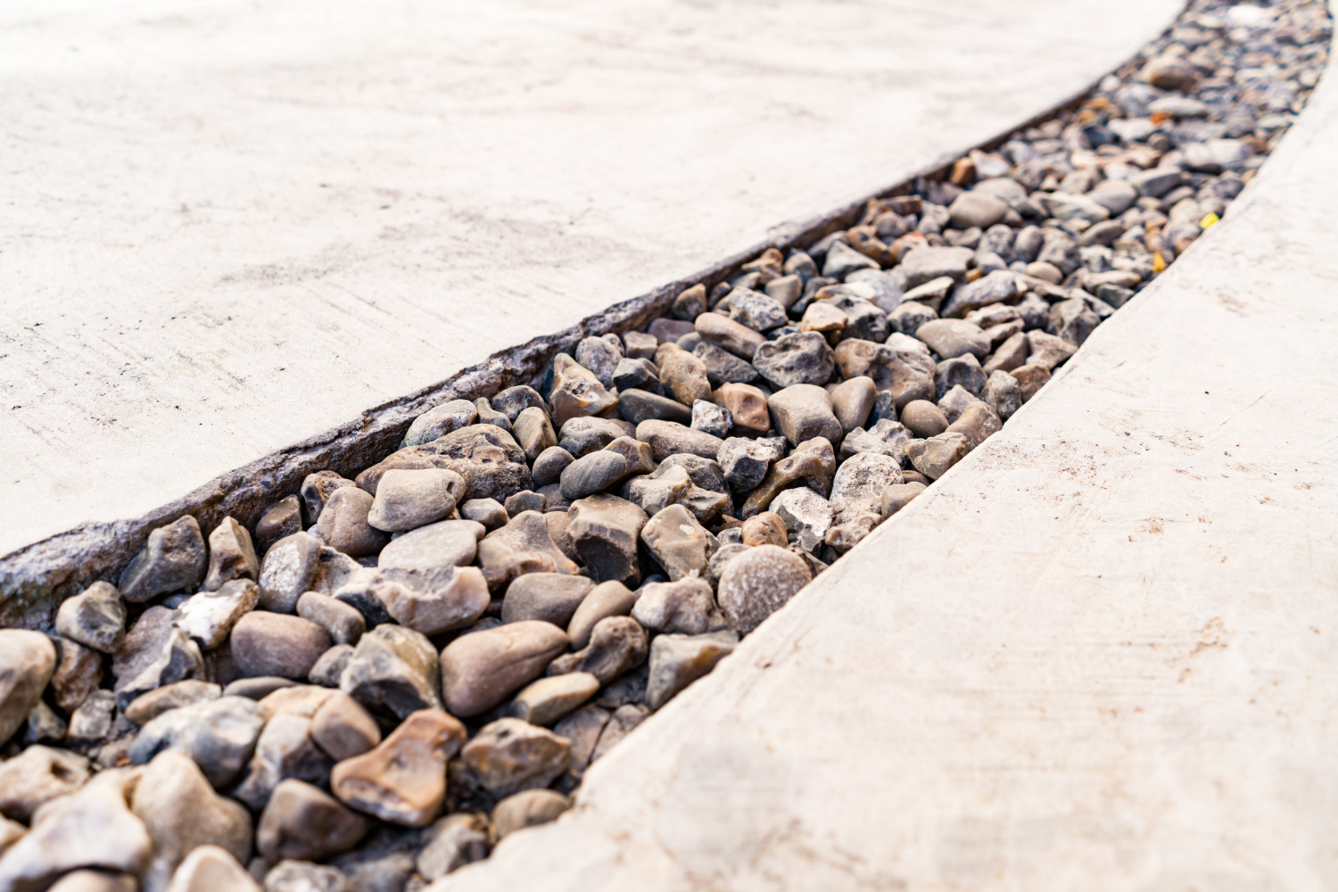 How to Use Gravel Garden Ideas Without Blocking Drainage