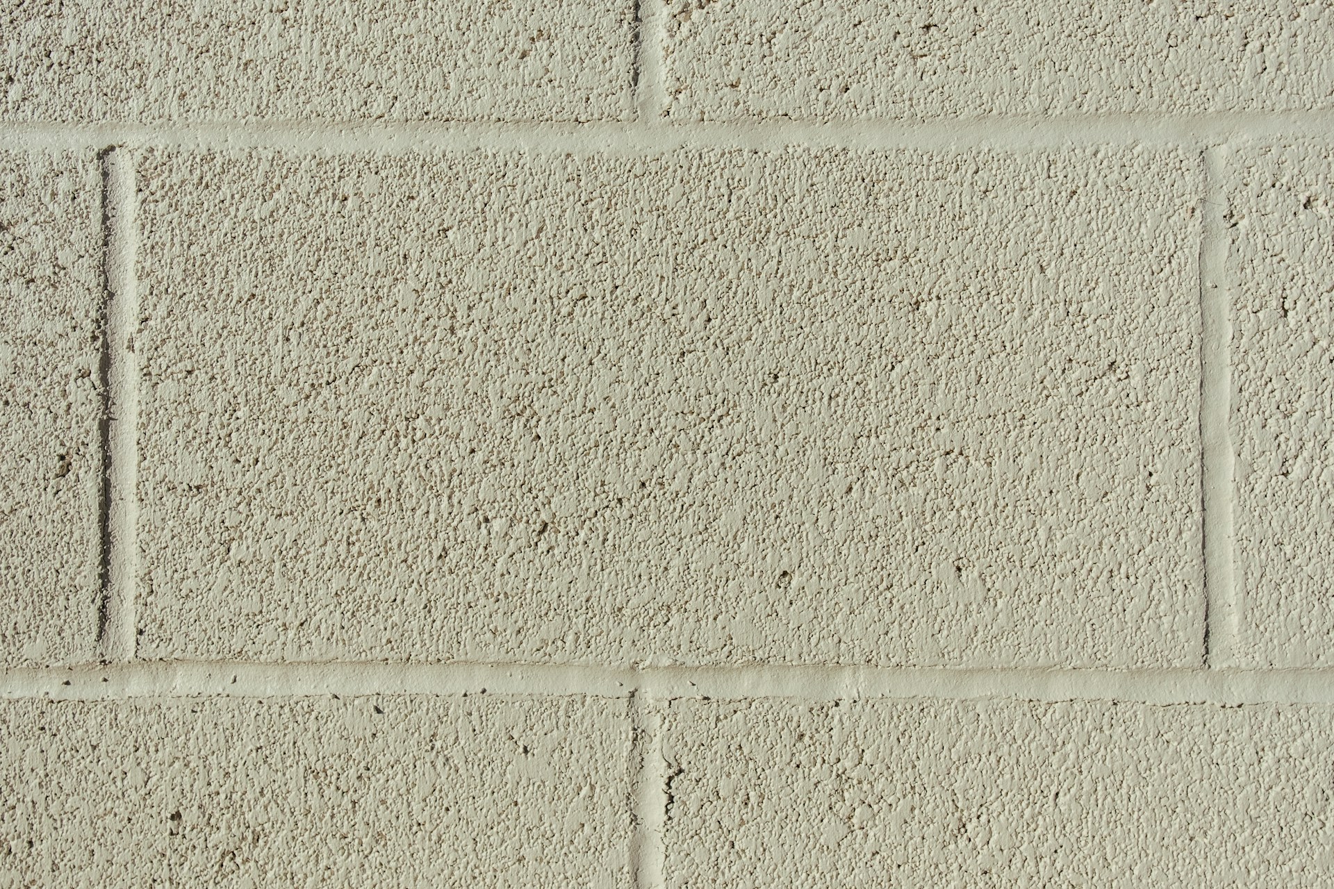 How Concrete Block Sealants Handle Late Winter Moisture