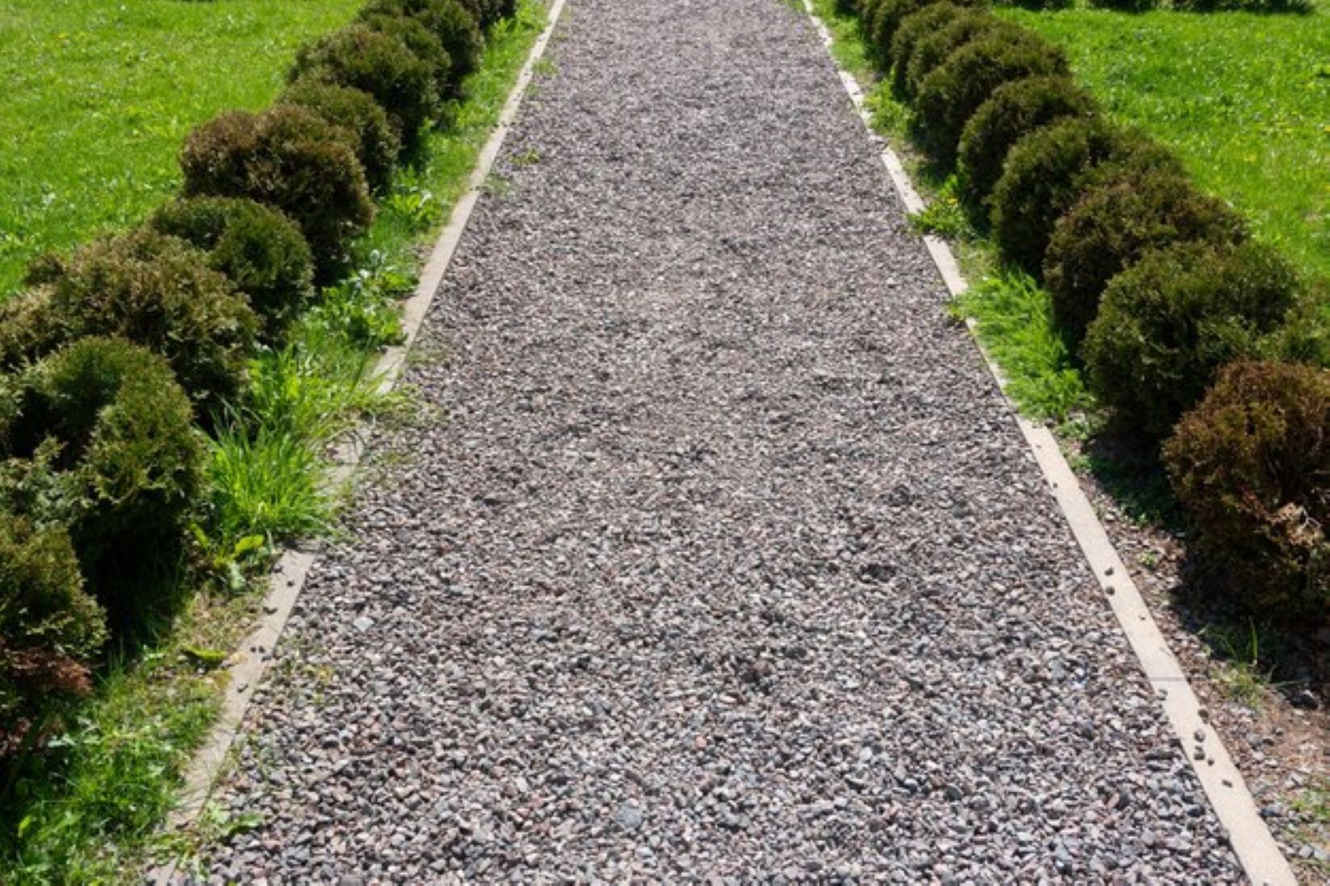 Why Do Gravel Garden Pathways Lose Shape in Early Spring