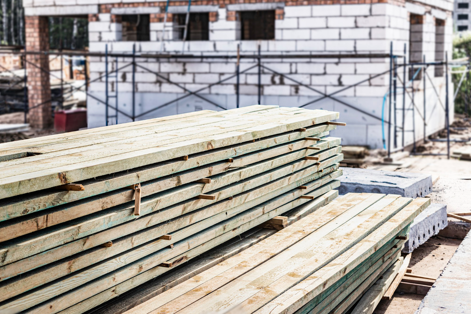 What to Know About House Construction Materials That Resist Season Swings