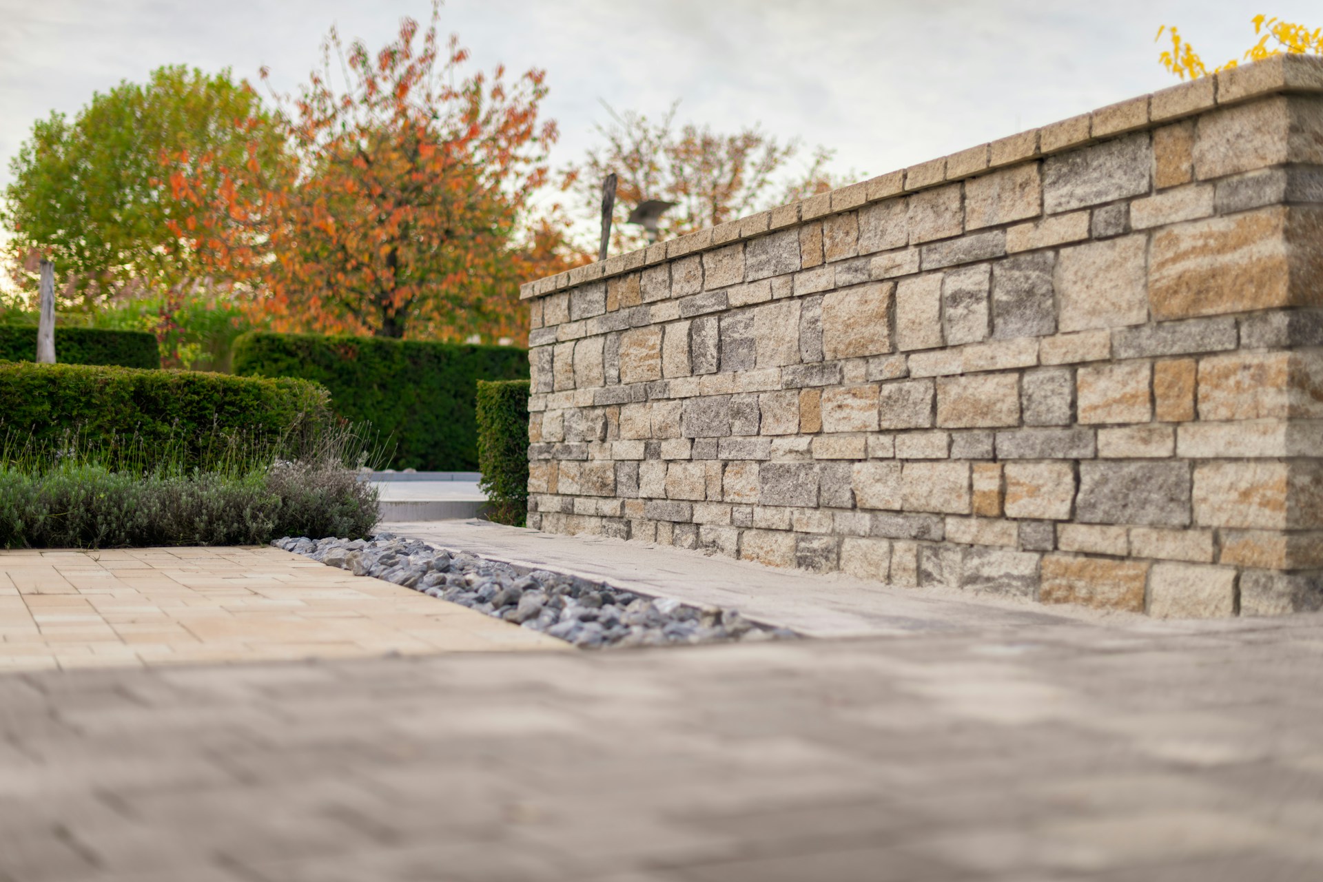 Selecting Hardscape Materials for Outdoor Living in Los Angeles