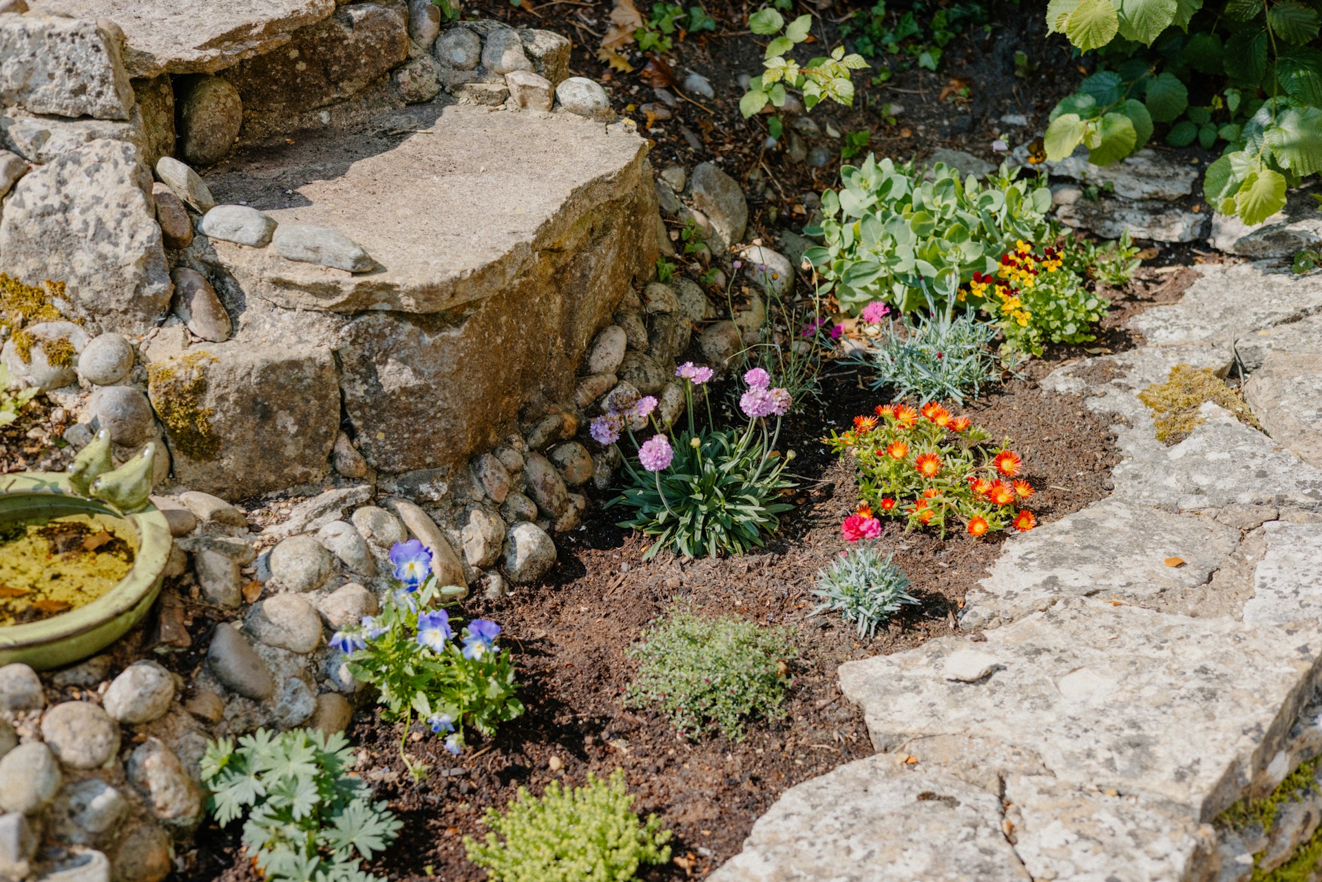 Choosing Landscape Rock Delivery in Los Angeles for Steep Yards