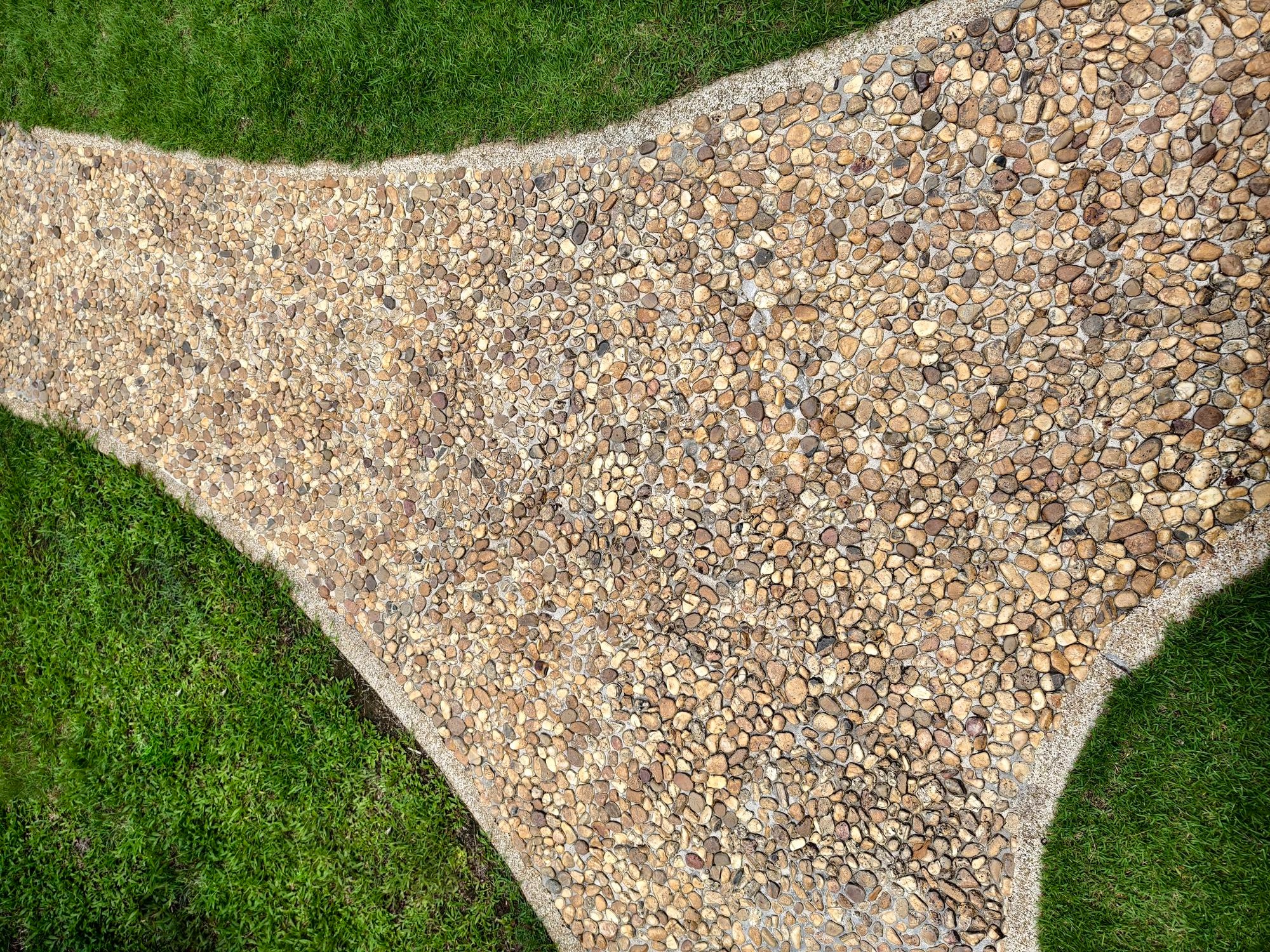 Small LA Yard Gravel Path Layouts: Minimum Widths and Turning Radii